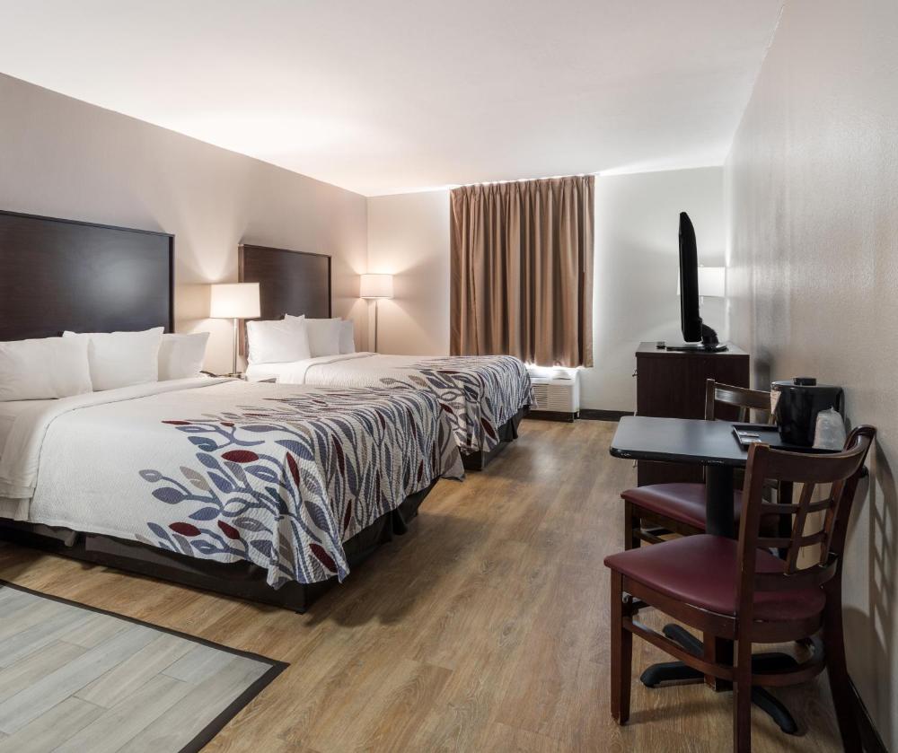 Deluxe Room with 2 Queen Beds Non-Smoking interior